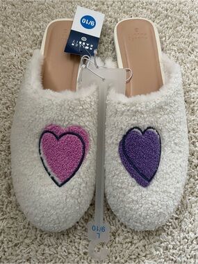 Roller Rabbit x Target Heart Slippers size 9/10 NWT